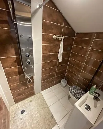 Guest house Privee -wifi,tv,clim,parking Gratuit *